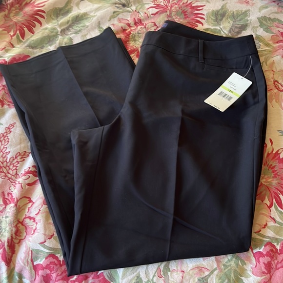 RAFAELLA Size 18W Curvy Bootleg Defined Waist Higher Back Rise Cozy SOFT $65
NEW - Picture 9 of 15